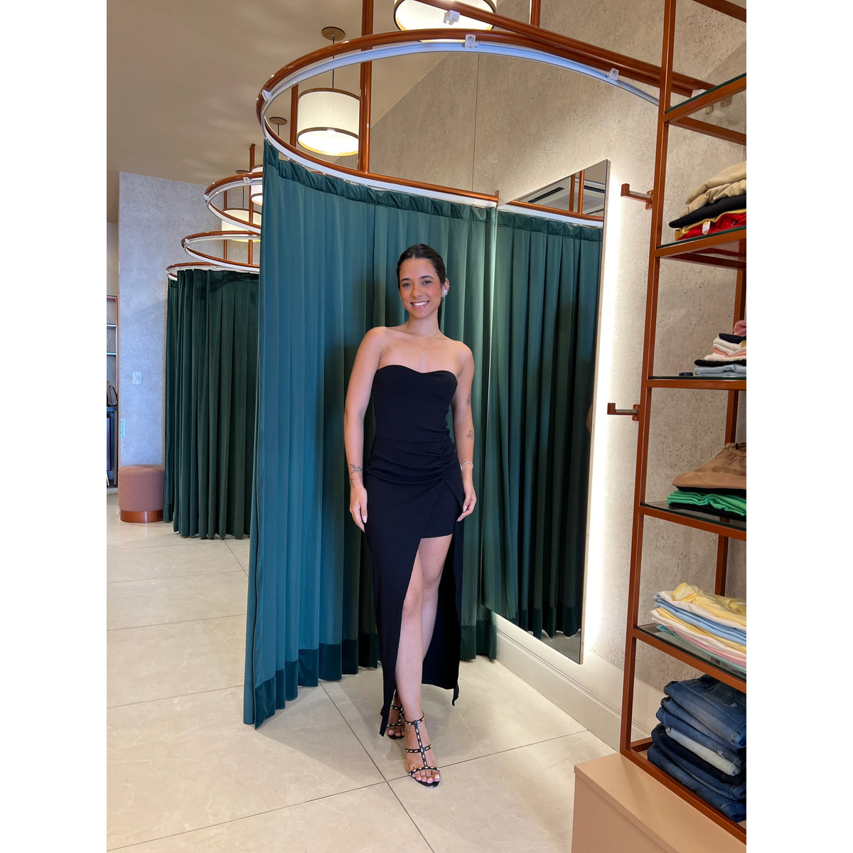 Vestido Groovy com Fenda Frontal