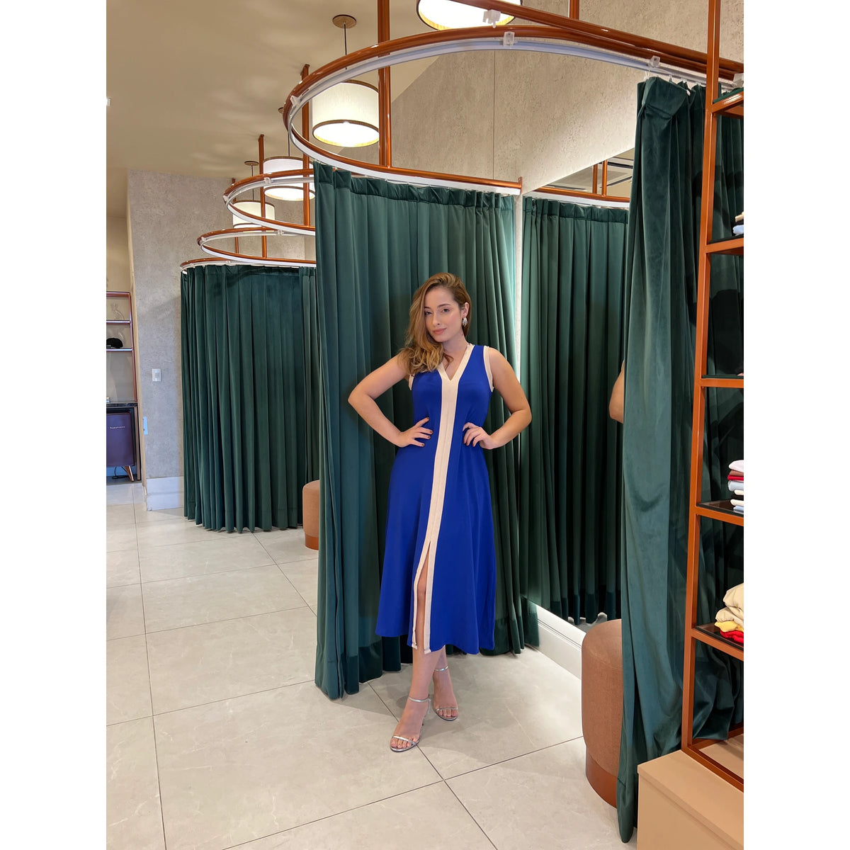 Vestido Midi com Fenda Frontal