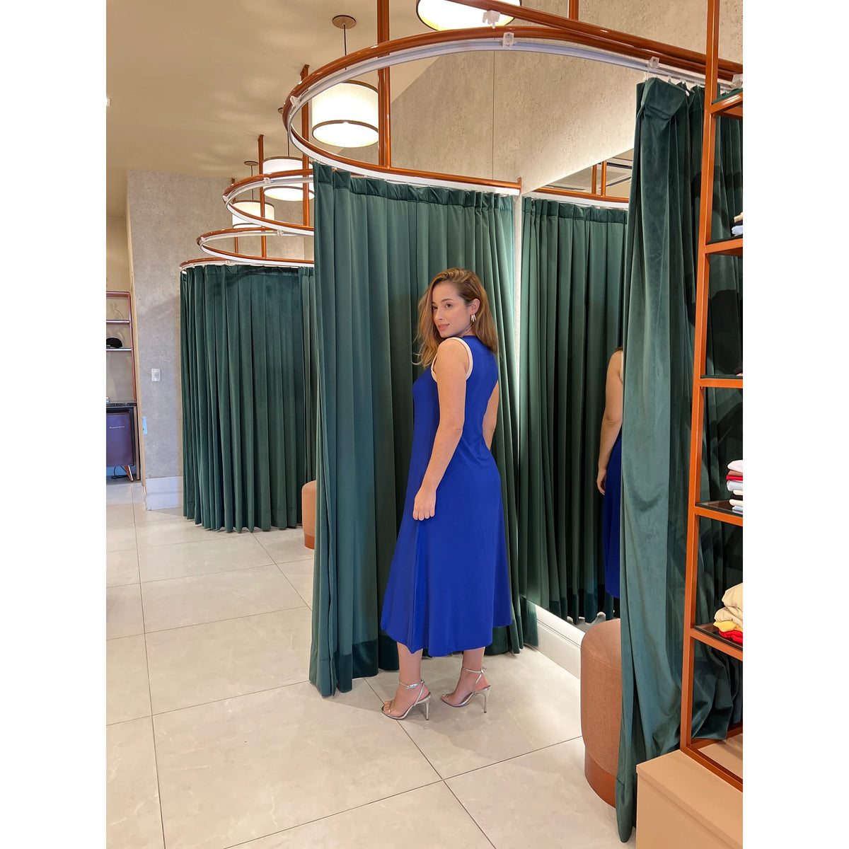 Vestido Midi com Fenda Frontal