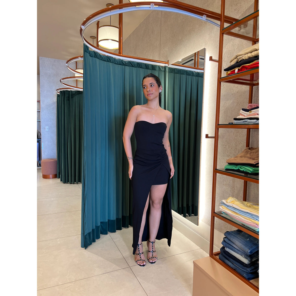 Vestido Groovy com Fenda Frontal