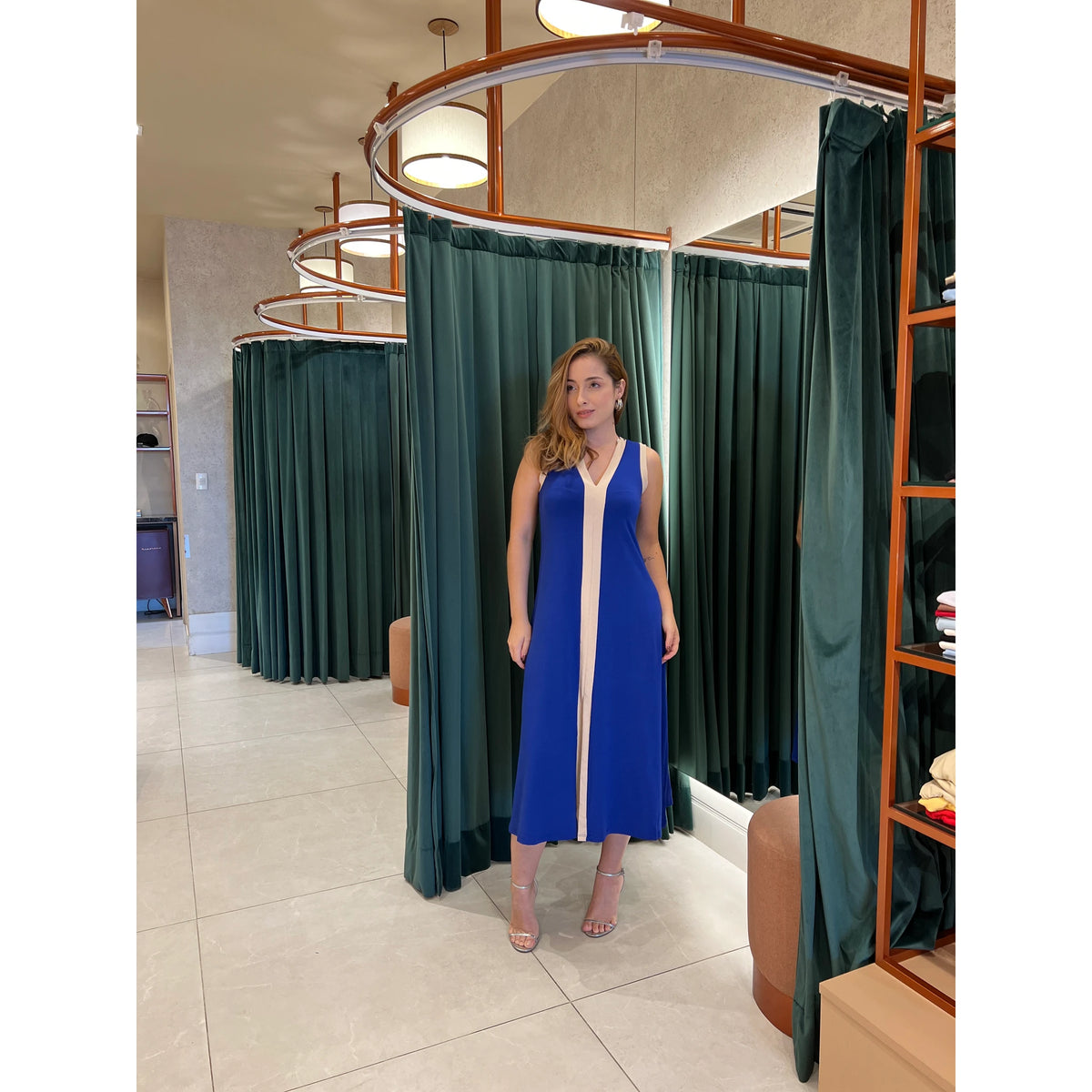 Vestido Midi com Fenda Frontal